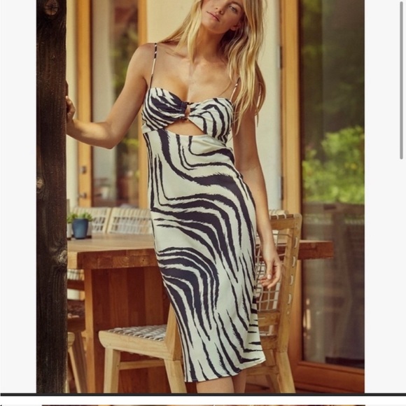 sun becomes her Dresses & Skirts - Sun Becomes Her Print Dress